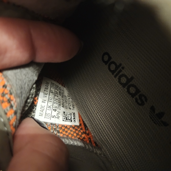 Yezzy 360 - Picture 4 of 5